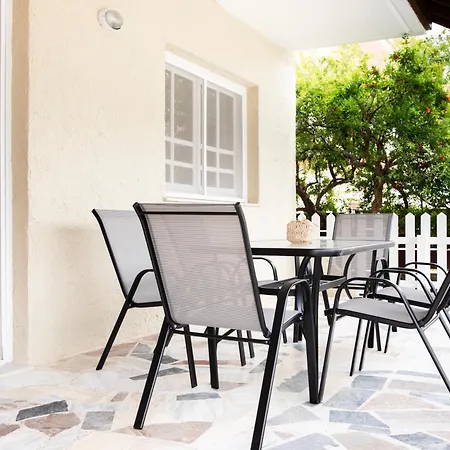 بيت للعطل Chrisari House Zipárion