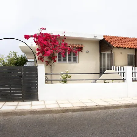 بيت للعطل Chrisari House