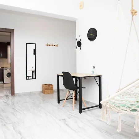 Chrisari House بيت للعطل