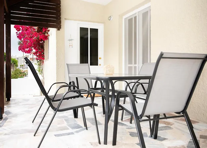 Chrisari House بيت للعطل *